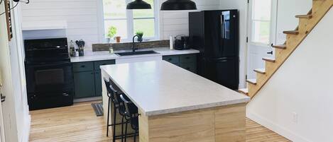 Frigorífic, microones, forn i placa de cuina