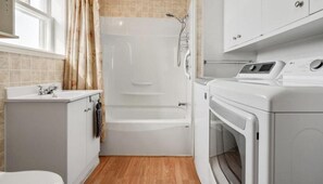 Hair dryer, towels, toilet paper - Chalet Vue sur l'Orignal magnificent mountain views 5 minutes from the slopes (Lac-Etchemin)