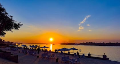 Charming Two-bedroom apartment in nile front resort