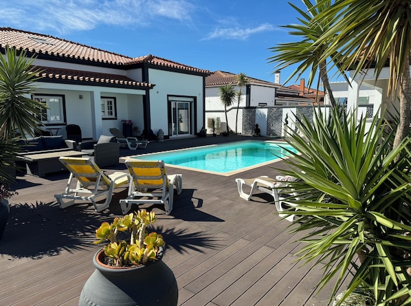 Outdoor pool - Spacious Quiet Charming Villa With Private Pool and Close to Lisbon (Salvaterra de Magos)