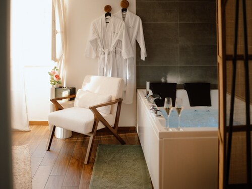 Suite Cara - Logement Atypique - Sauna & Balnéo