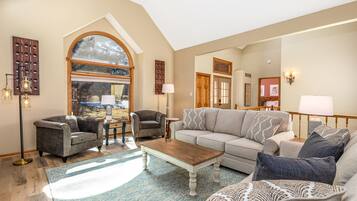 Smart-TV, Kamin, Drucker