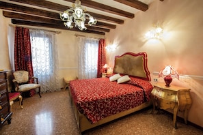 Deluxe Apartment | Soundproofing, iron/ironing board, free WiFi - Residenza Santo Stefano (Venice)