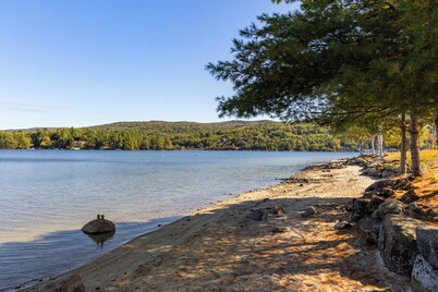 Fantastic 3-bedroom with lake views, fishing, hiking, skiing and snowmobiling!
