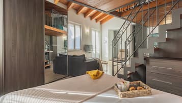 Studio, Multiple Beds (1 Bedroom) | Coin séjour