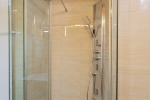 公寓, 2 间卧室 (2 Bedrooms) | 浴室 | 淋浴设施、吹风机、坐浴桶、毛巾