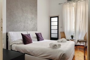 Departamento, 1 cama matrimonial y sofá cama, tina | 1 habitación y espacio para trabajar con laptop 