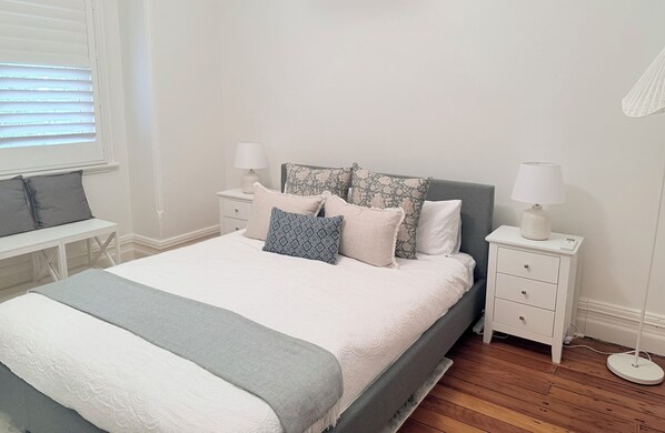 2 bedrooms, desk, iron/ironing board, WiFi