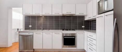 Fridge, microwave, oven, stovetop