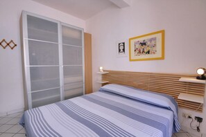 1 Schlafzimmer, Bügeleisen/Bügelbrett, Bettwäsche