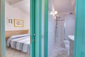 Shower, hair dryer, bidet, towels