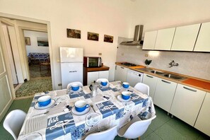 Kühlschrank, Ofen, Herdplatte, Geschirrspüler