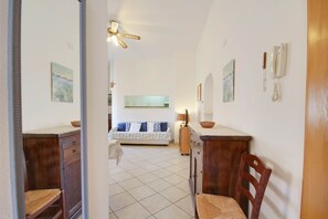 1 makuuhuone, silitysrauta/-lauta, vuodevaatteet