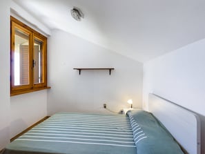 4 chambres, fer et planche à repasser, draps fournis
