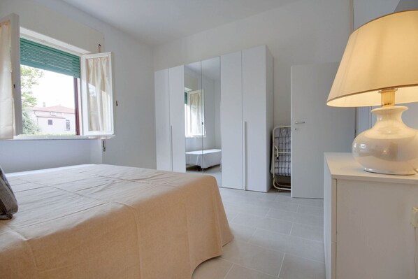 2 chambres, fer et planche à repasser, draps fournis