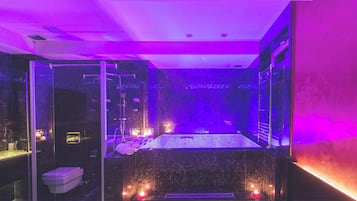 Luxury Apartment | Private spa tub