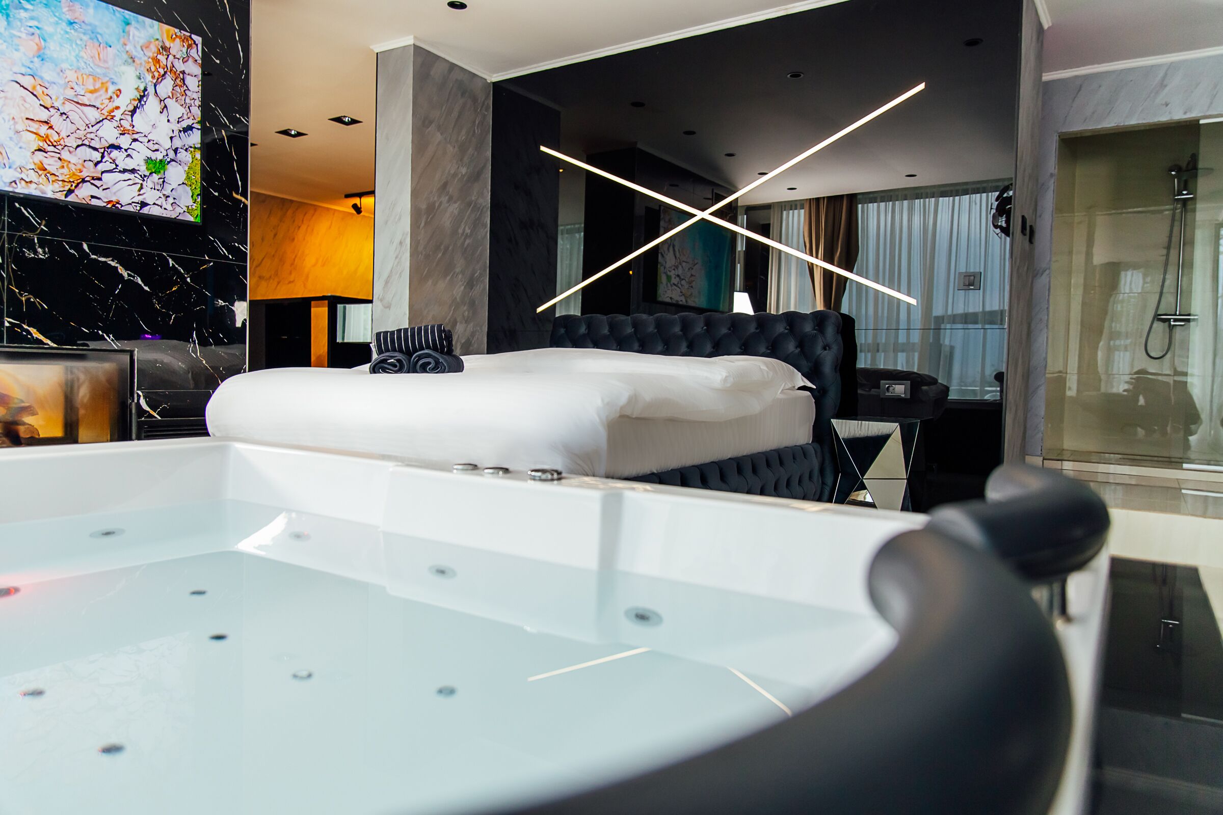 Apartamento superluxo, varanda, vista para a piscina | Banheira de hidromassagem particular