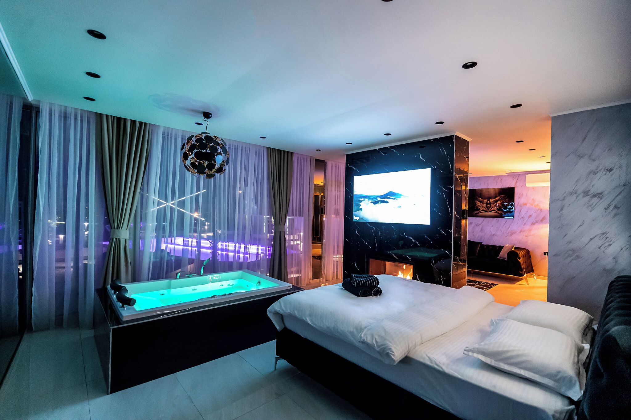 Luxury Apartment, Patio, Pool View | Free WiFi