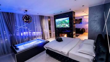 Luxury Apartment, Patio, Pool View | 1 bedroom, free WiFi