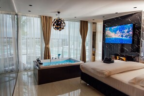 Luxury Apartment, Patio, Pool View | Free WiFi - Villa Lumiere (Skopje)