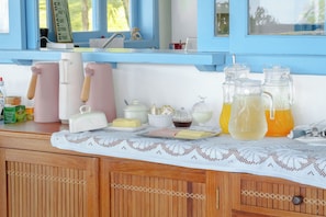 Free daily buffet breakfast