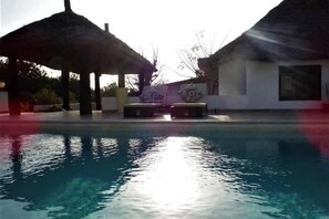 Pool - 2 oceanfront guest rooms, 5 people, pool, smokers& pets OK (Région de Ziguinchor)