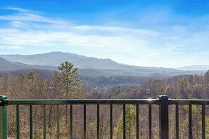 Signature Condo, 2 Bedrooms, Kitchen, Mountain View | Balcony view