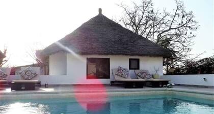 Waterfront chambre d'hôtes,2 pers, swimming pool, direct private access to beach and ocean