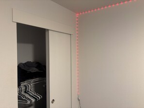 Interior - Charming 2-bedroom apartment in Seattle with WiFi, AC (Seattle)