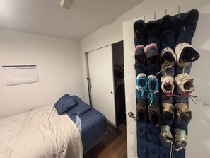 2 bedrooms, WiFi, bed sheets - Charming 2-bedroom apartment in Seattle with WiFi, AC (Seattle)