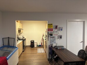 Interior - Charming 2-bedroom apartment in Seattle with WiFi, AC (Seattle)