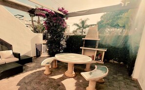 Apartment | Outdoor dining