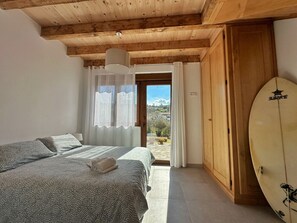 2 slaapkamers, een strijkplank/strijkijzer, gratis wifi, beddengoed