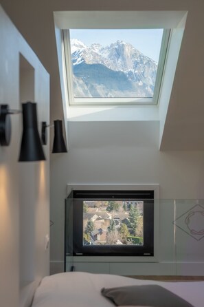 2 chambres, bureau, fer et planche à repasser, lit parapluie