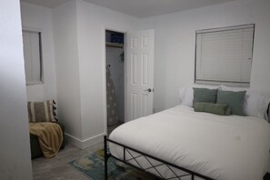 3 bedrooms, in-room safe, iron/ironing board, WiFi