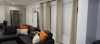 3-bedroom house in terrific Pompano Beach with WiFi, AC, 15 mins near beach.