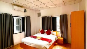 Kamar Double Deluks, 1 Tempat Tidur King, kamar mandi pribadi, pemandangan kebun