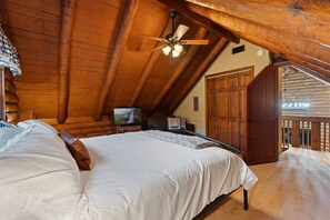 3 bedrooms, desk, iron/ironing board, travel crib - New to Lake Norman! Cozy Cabin with Big Water Views! (Sherrills Ford)