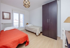 4 bedrooms, desk, iron/ironing board, free WiFi - Grand Appartement de Coubertin - Quiet - Albi (Albi)