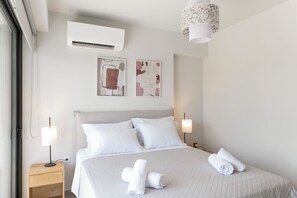 1 dormitorio, tabla de planchar con plancha, wifi y ropa de cama
