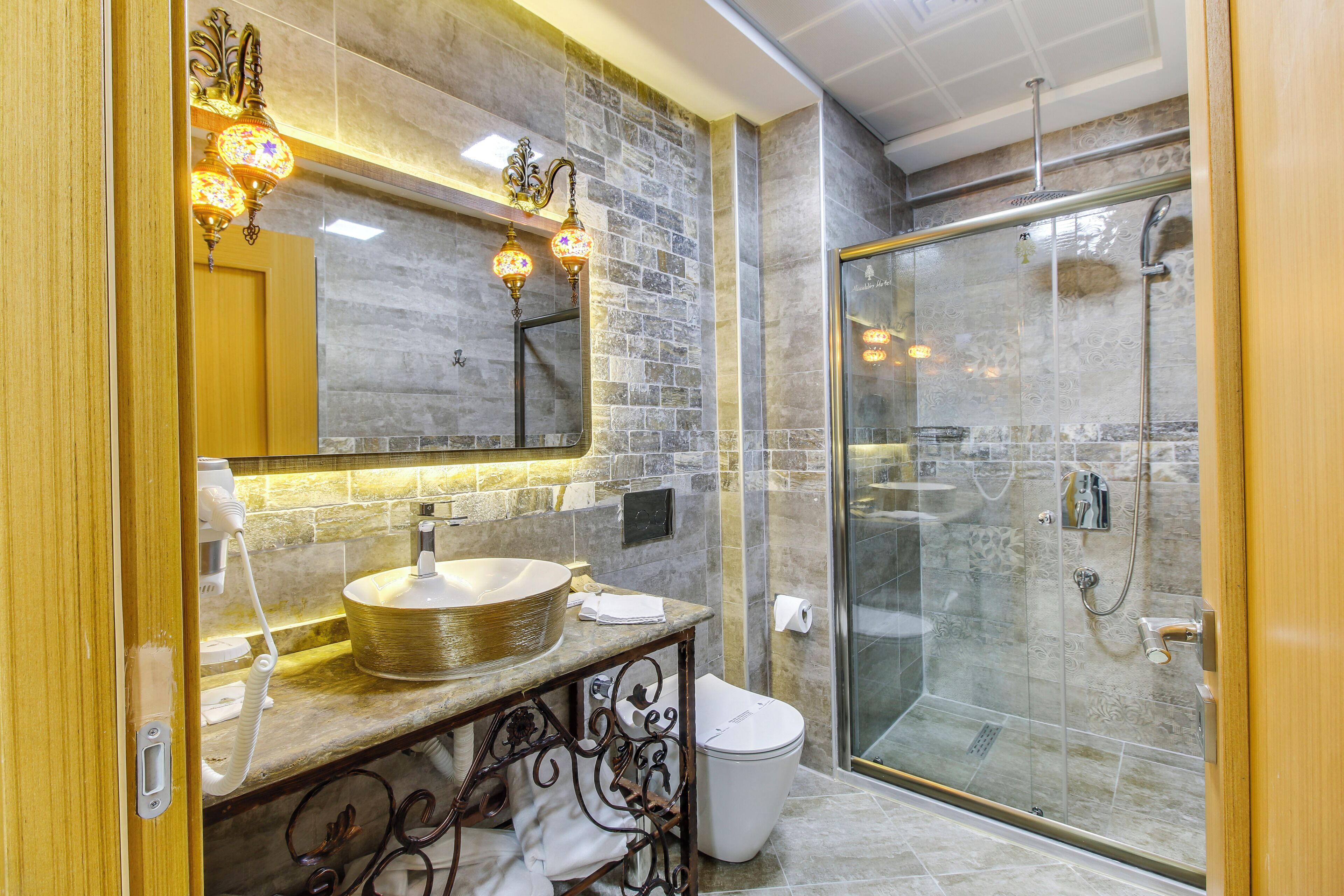 Shower, free toiletries, hair dryer, towels