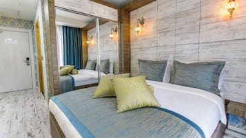 Dobbeltrom – basic | Skrivebord for bærbar PC og wi-fi (inkludert)