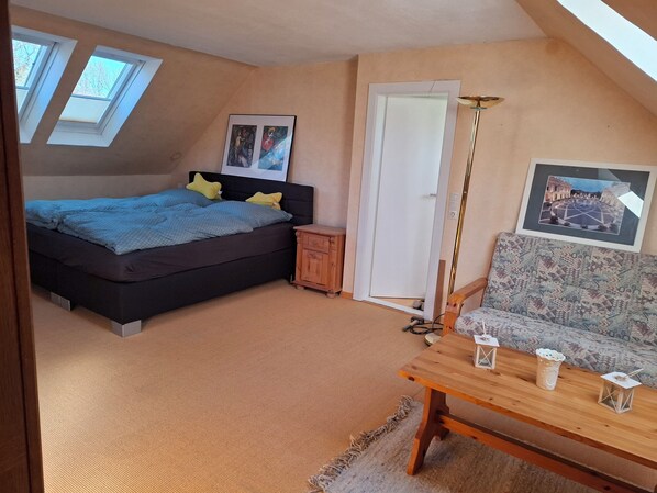 3 bedrooms, iron/ironing board, WiFi, bed sheets