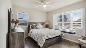 6 bedrooms, desk, free WiFi, bed sheets