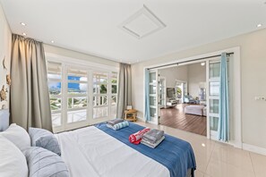 6 Schlafzimmer, Zimmersafe, BĂŒgeleisen/BĂŒgelbrett, Reisekinderbett