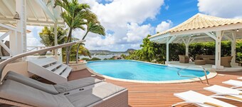 Luxurious 6-Bedroom Mansion with Stunning Views – Brakkeput Abou