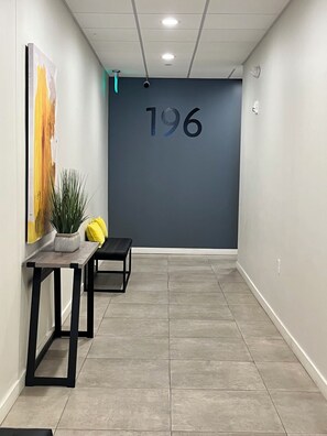 المنشأة من الداخل