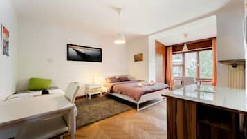 Basic House, Garden View | 5 bedrooms, free WiFi