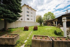 Basic House, Garden View | Terrace/patio - Pi House (Ljubljana)