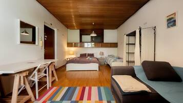 Basic House, Garden View | 5 bedrooms, free WiFi, bed sheets